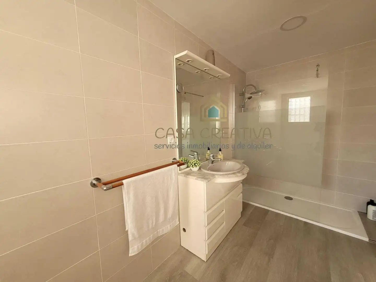 Badezimmer von Wohnung zum Verkauf in Valencia mit Klimaanlage, Heizung und Möbliert