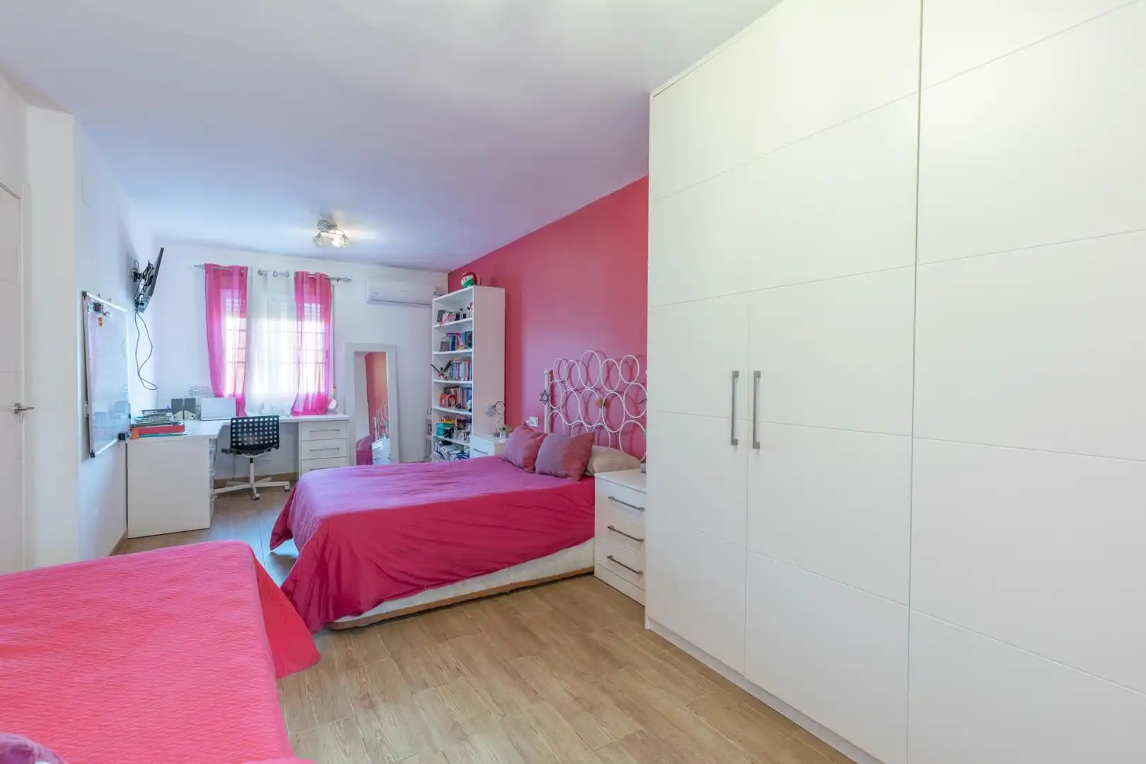Habitación de Casa o chalet en venta en Madrid con Aire acondicionado, Calefacción y Jardín privado