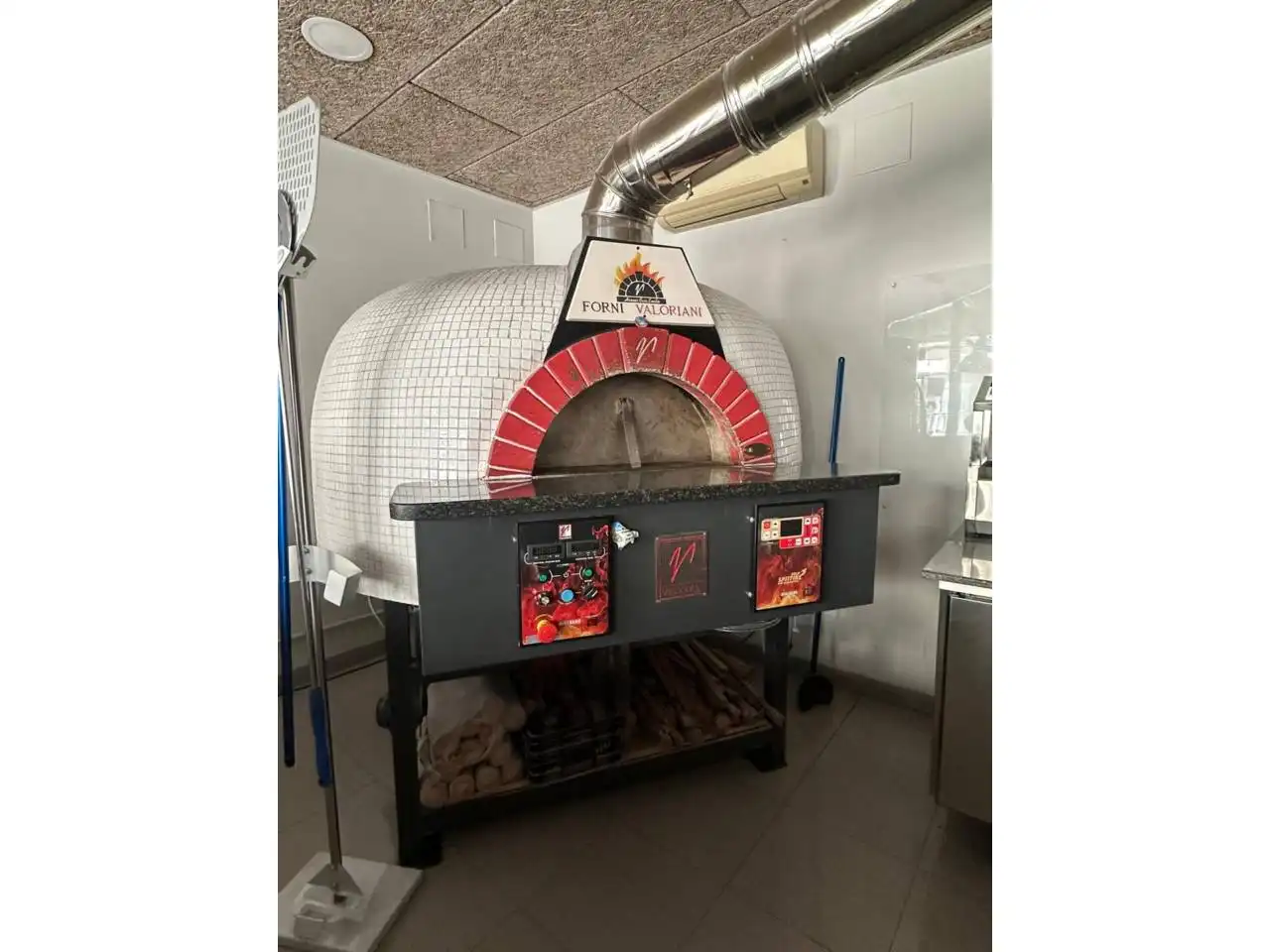 Locale commerciale in cessione a Sils, imagen 6