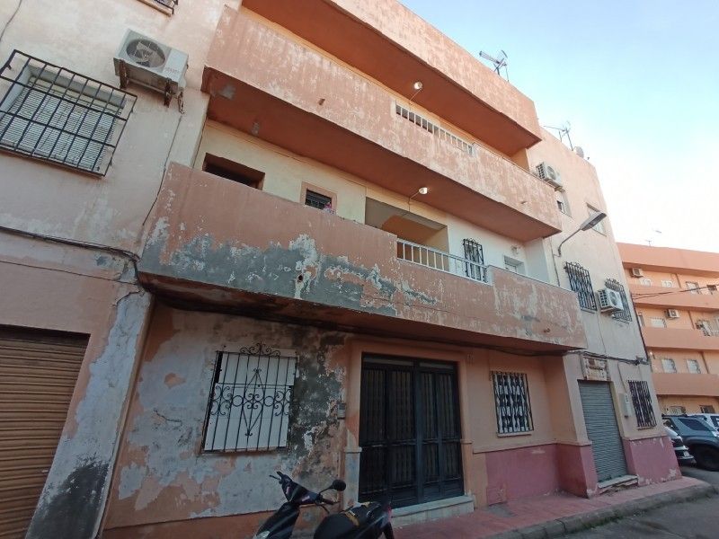 Vista exterior de Pis en venda en  Almería Capital