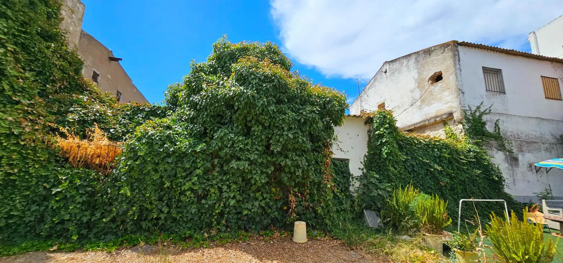 Casa adosada en venta en La Algaba