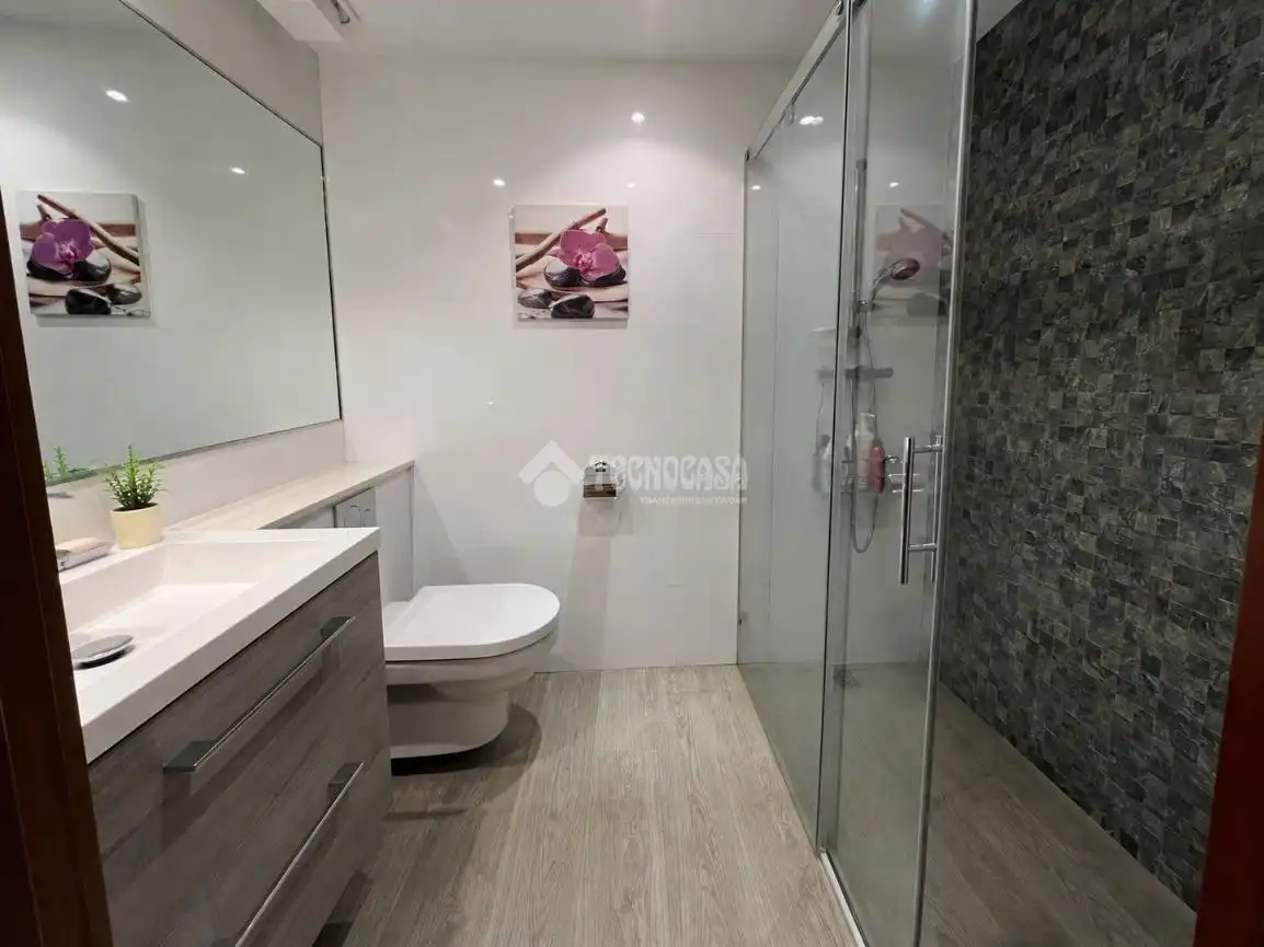 Baño de Piso en venta en Benalmádena con Aire acondicionado