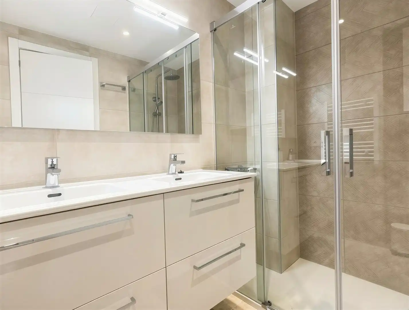 Bathroom of Apartments for rent in  Palma de Mallorca  with Air Conditioner and Terrace