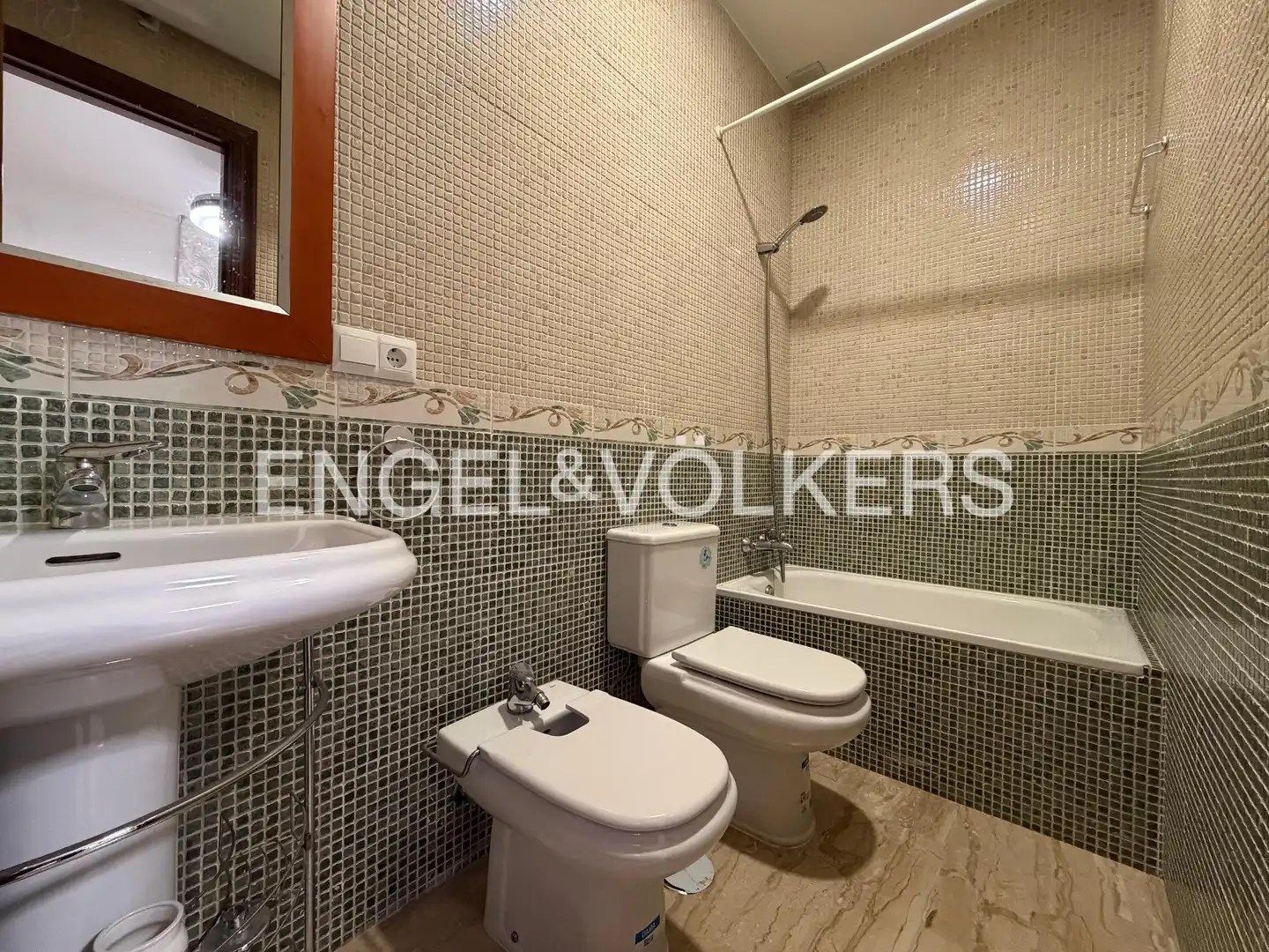 Bathroom of Attic for sale in Sevilla  with Air Conditioner, Heating and Terrace