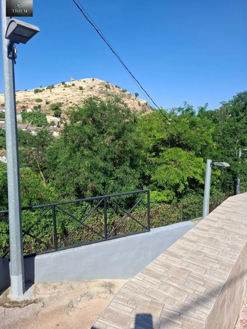 Terrasse von Einfamilien-Reihenhaus zum Verkauf in Pinos Puente mit Klimaanlage
