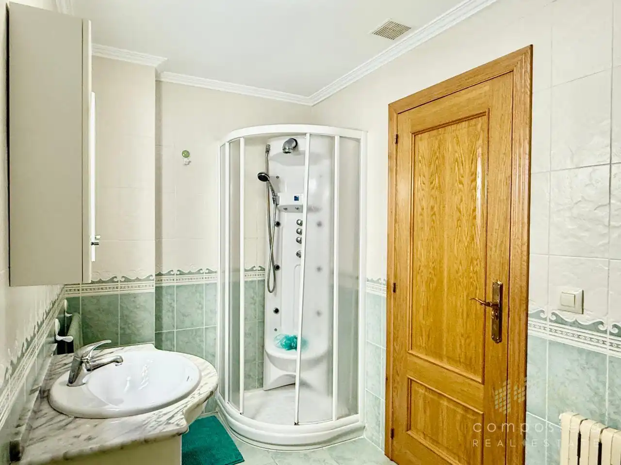 Badezimmer von Wohnung zur Miete in Vilagarcía de Arousa mit Heizung, Parkett und Terrasse