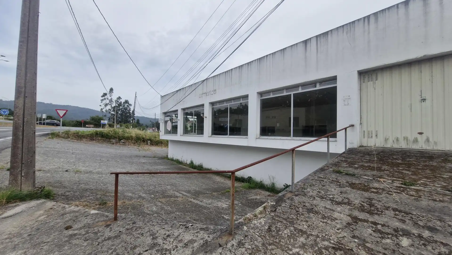 Industrial buildings for sale in Meaño
