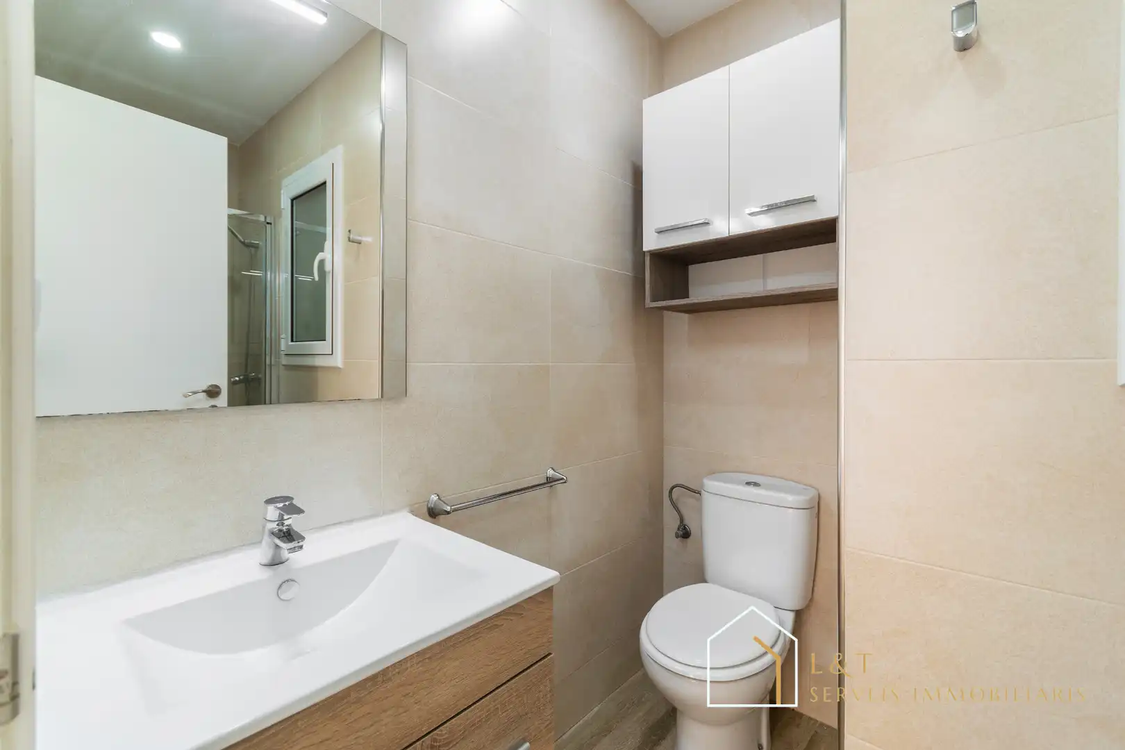 Baño de Piso en venta en Barcelona con Calefacción, Horno y Balcón