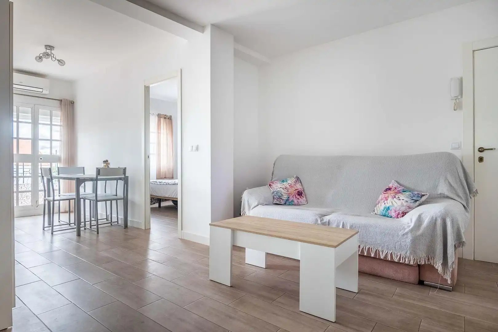 Habitación de Piso en venta en Sevilla con Aire acondicionado, Terraza y Trastero