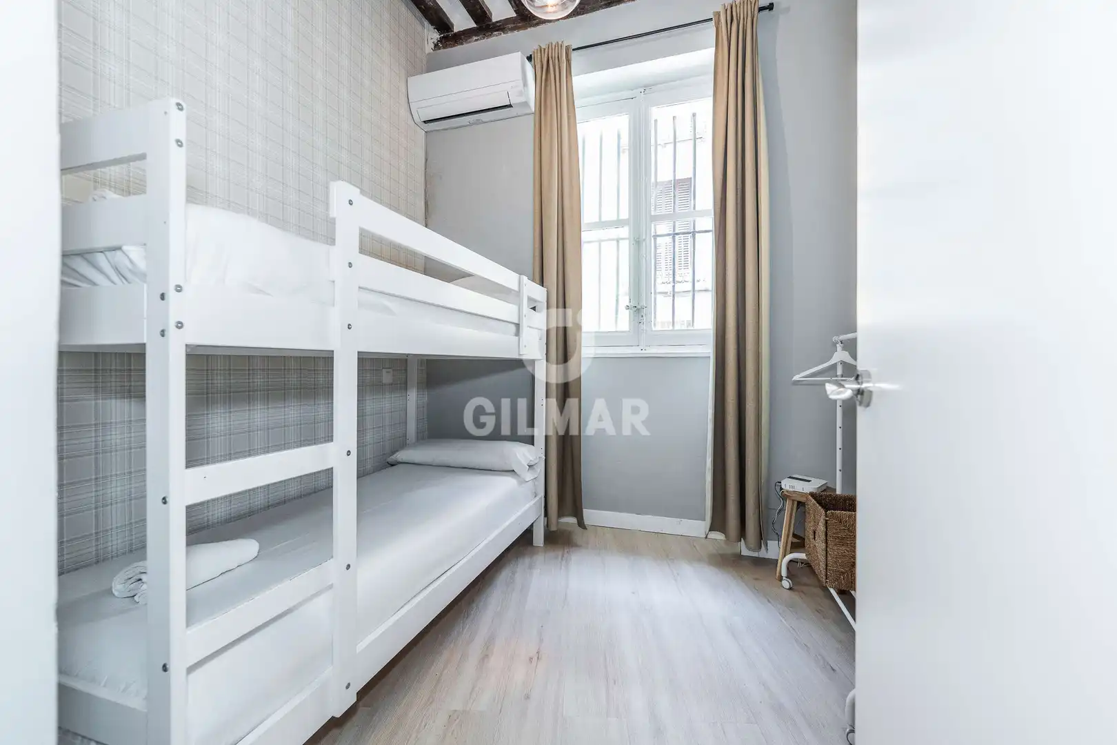 Habitación de Piso en venta en Madrid con Calefacción