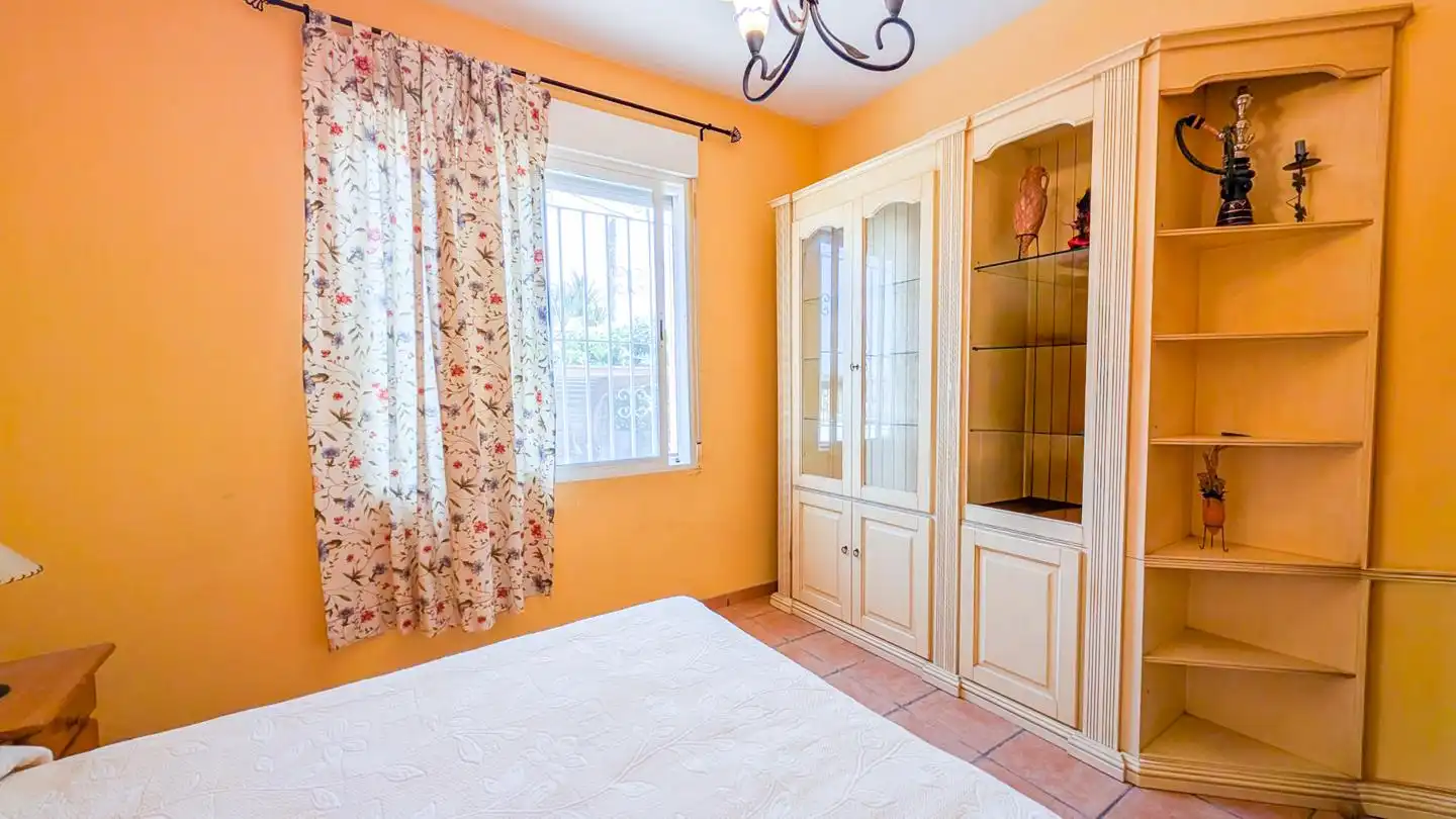 Dormitori de Casa o xalet en venda en Elche / Elx amb Aire condicionat, Jardí privat i Terrassa