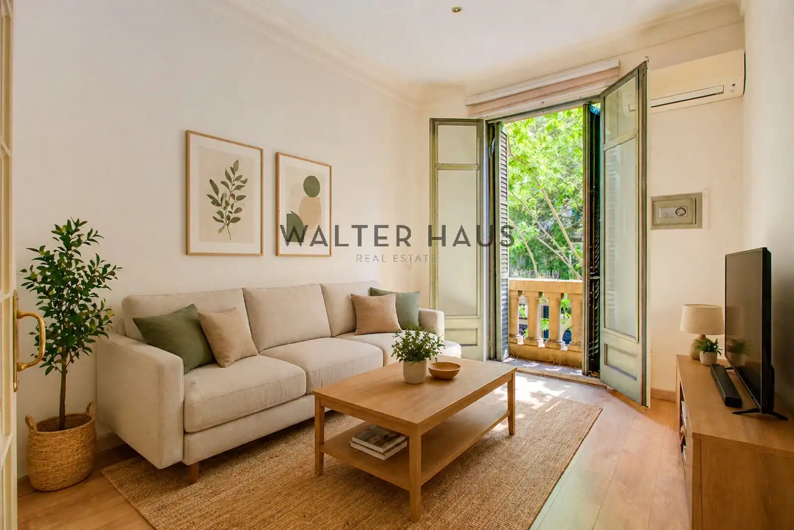 Sala de estar de Piso en venta en  Barcelona Capital con Balcón