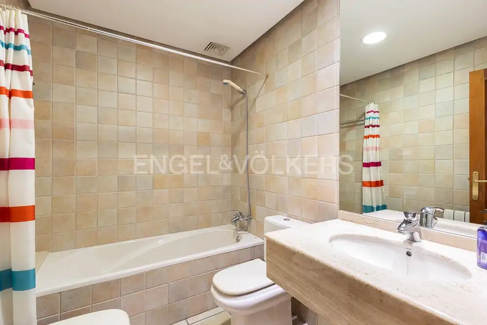 Bathroom of Houses for sale in La Pobla de Vallbona  with Air Conditioner, Heating and Private garden