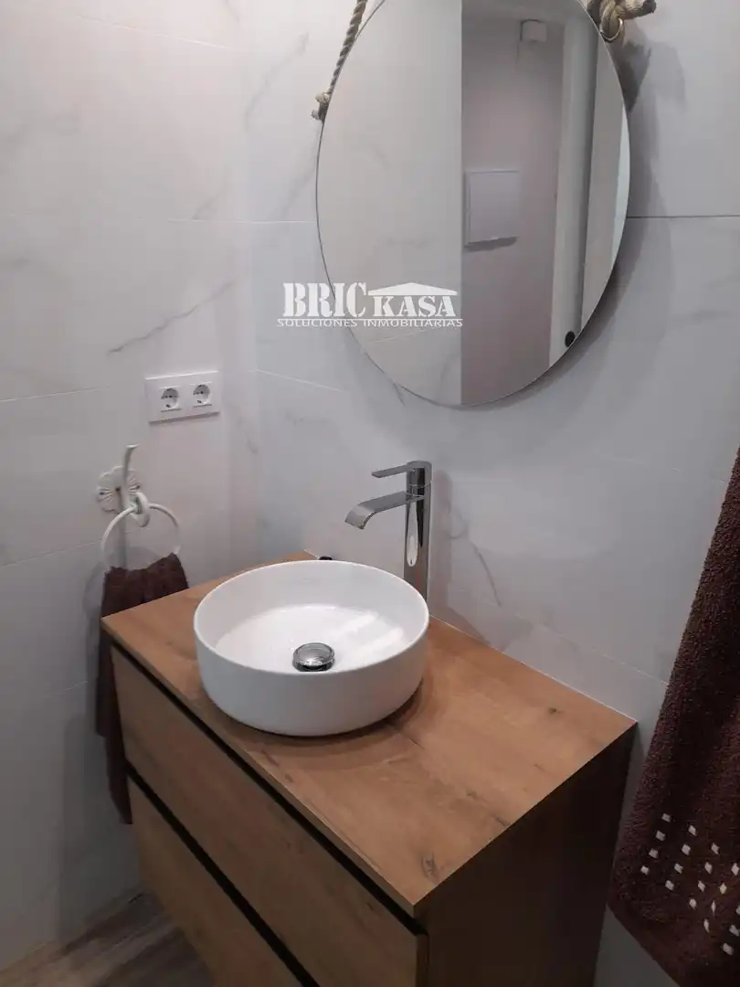 Badezimmer von Wohnung zur Miete in Cáceres mit Klimaanlage, Heizung und Schwimmbad