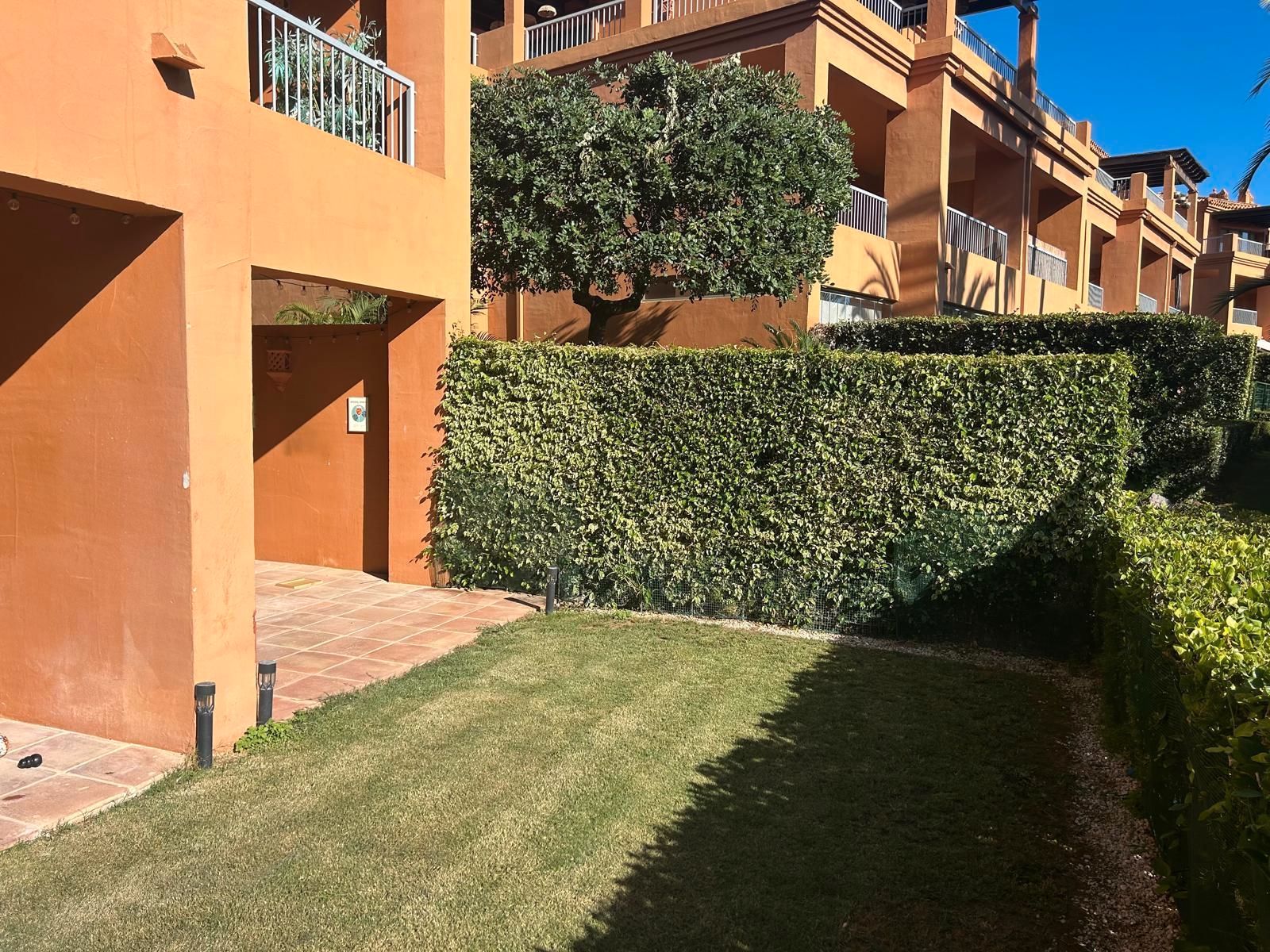 Garden of Planta baja for sale in Estepona  with Air Conditioner, Terrace and Storage room