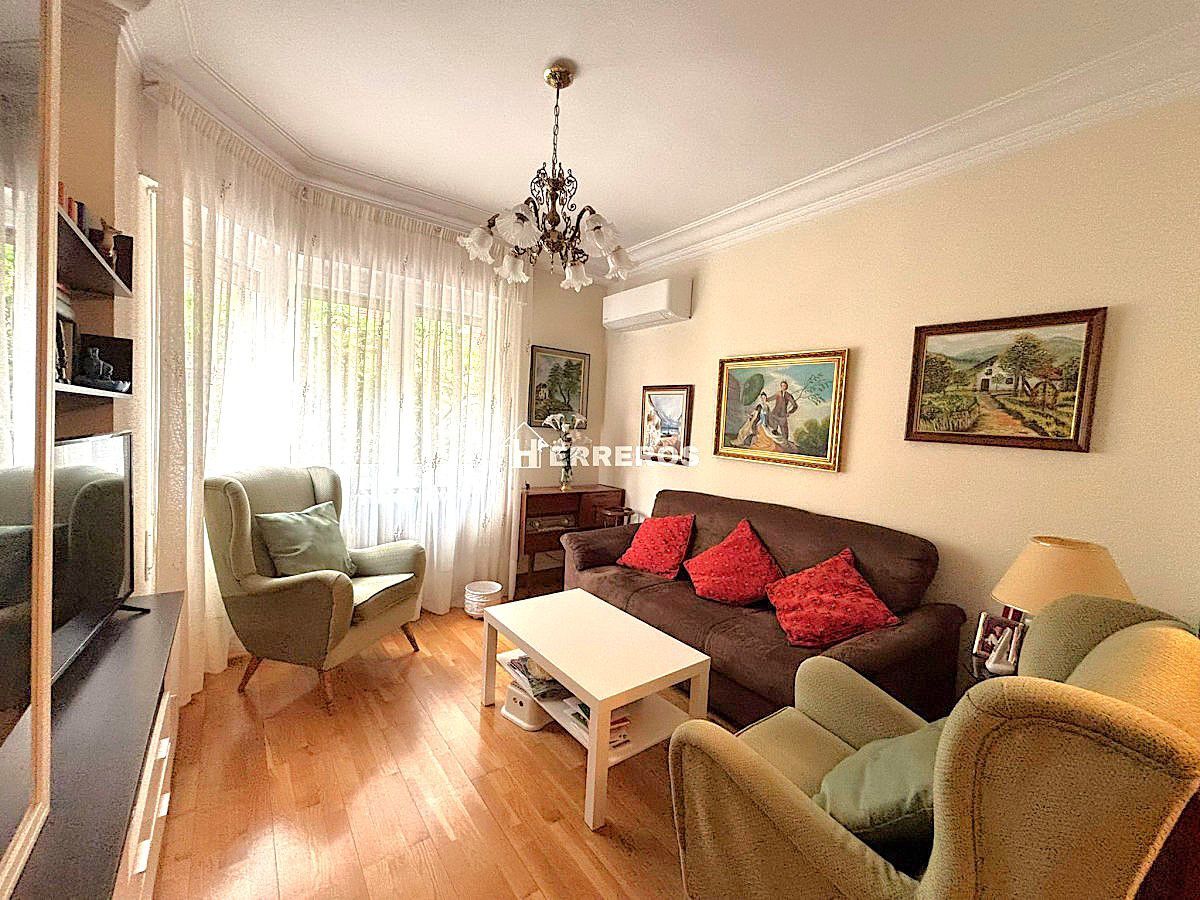 Exterior view of Flat for sale in  Logroño  with Air Conditioner, Heating and Parquet flooring