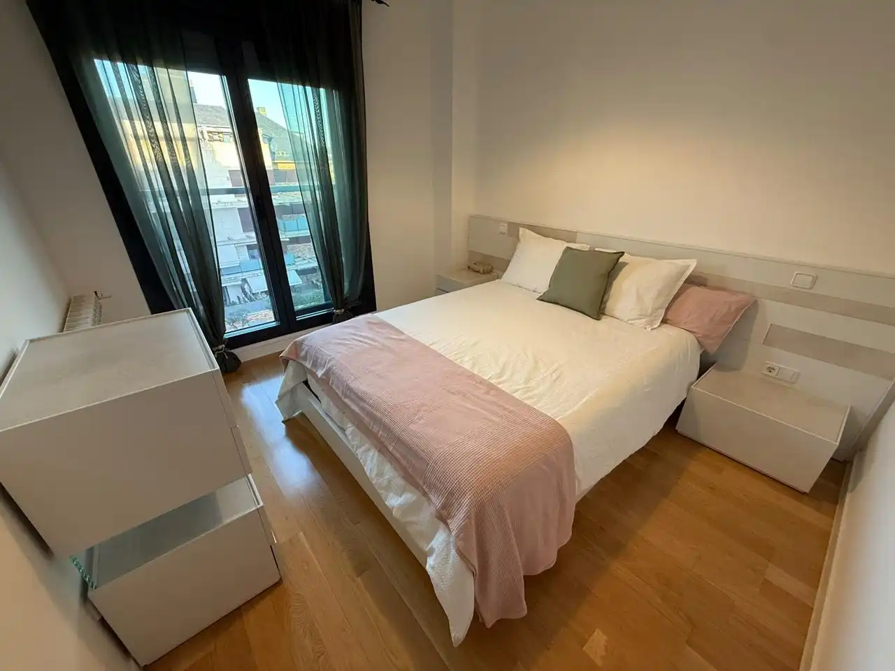 Schlafzimmer von Wohnung zur Miete in Majadahonda mit Klimaanlage, Heizung und Terrasse