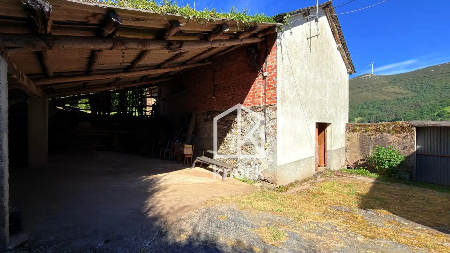 Vista exterior de Casa o xalet en venda en Valdés - Luarca amb Calefacció i Jardí privat
