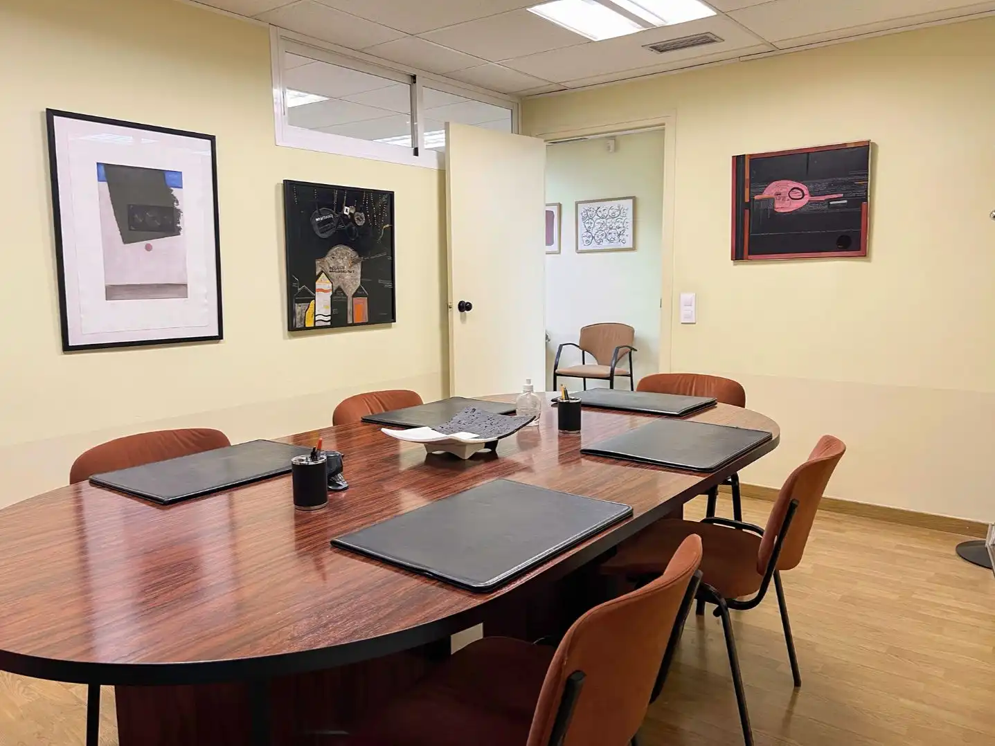 Comedor de Oficina en venta en Barcelona con Aire acondicionado, Amueblado y Internet