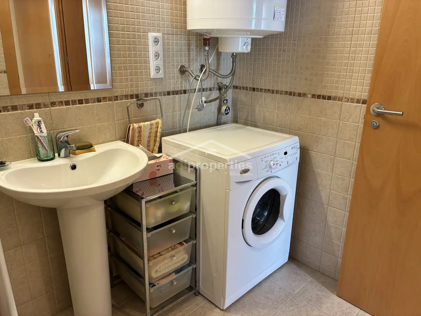 Bathroom of Apartments for sale in Roses  with Parquet flooring, Terrace and Furnished