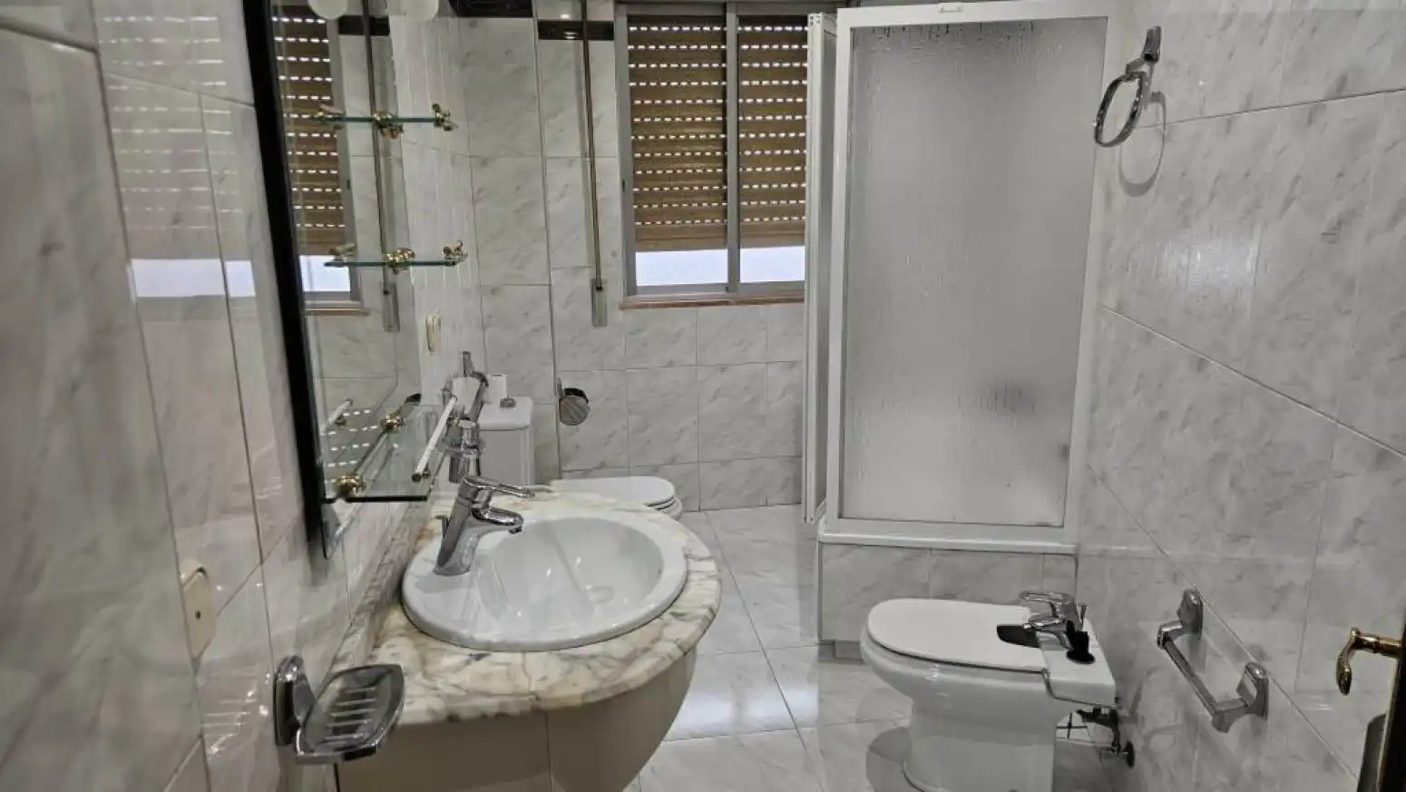 Baño de Piso de alquiler en Salamanca con Calefacción, Parquet y Terraza