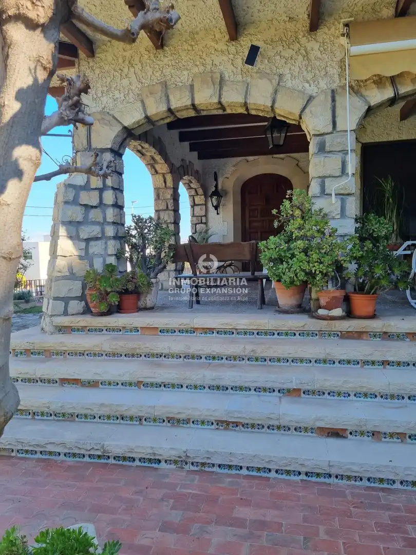 Casa o chalet en venta en Alicante / Alacant con Jardín privado, Terraza y Trastero