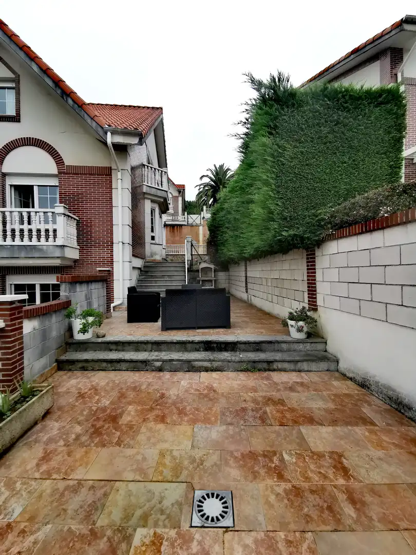 Terrassa de Casa o xalet en venda en Castro-Urdiales amb Calefacció, Jardí privat i Terrassa