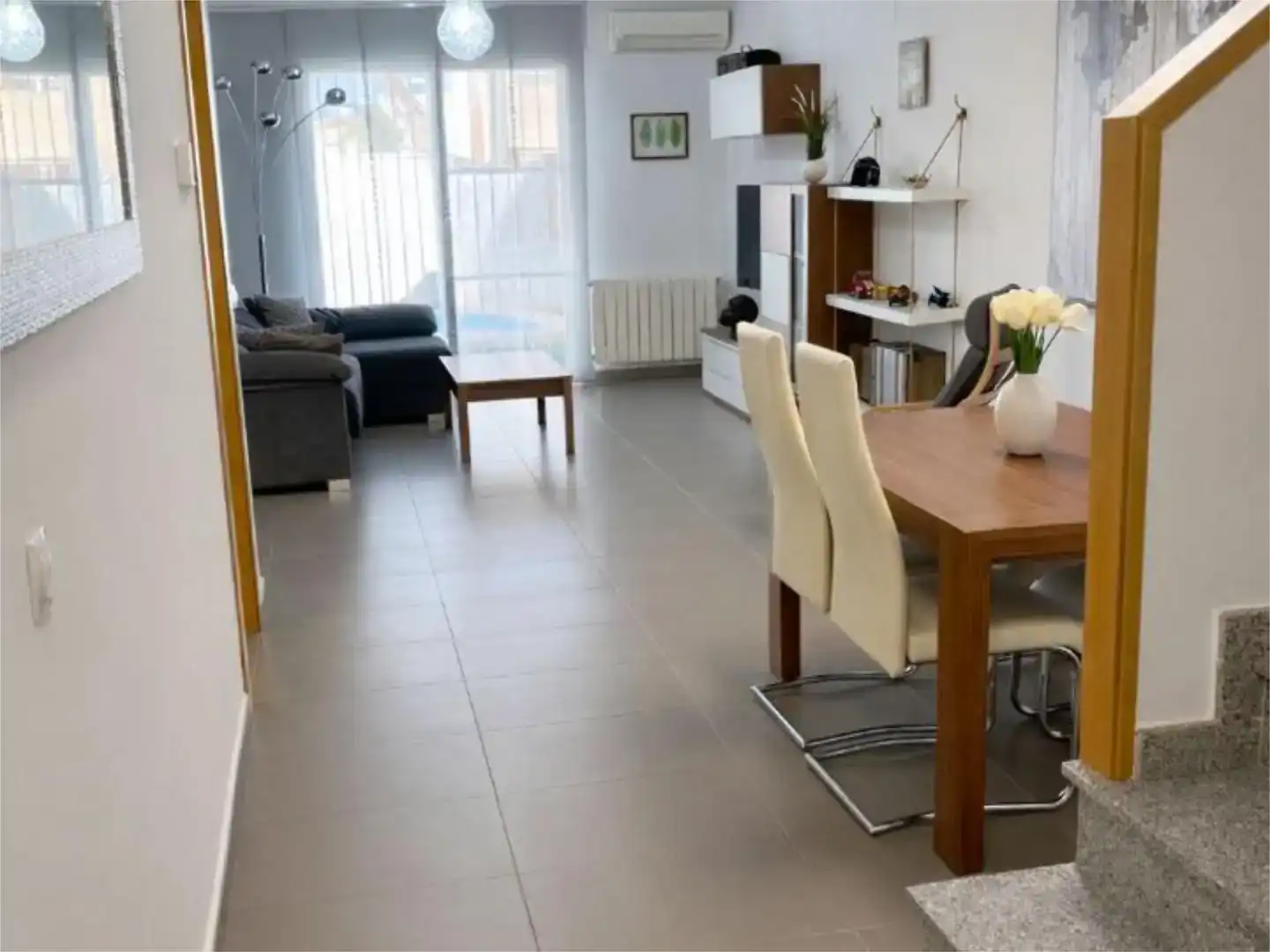 Sala d'estar de Casa o xalet de lloguer en La Pobla de Vallbona amb Aire condicionat i Piscina