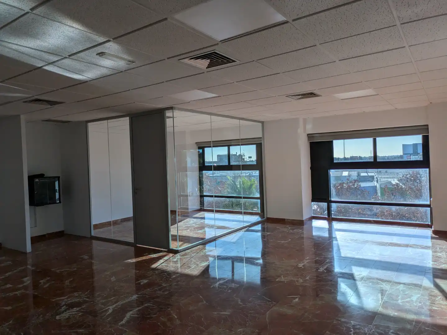 Büro zur Miete in Cornellà de Llobregat mit Klimaanlage, Heizung und Internet