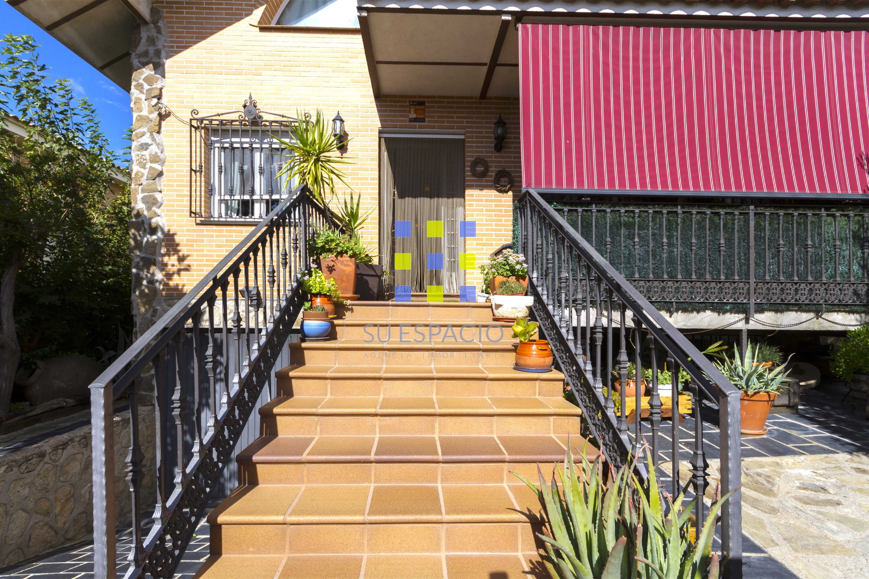 Vista exterior de Casa o xalet en venda en Carranque amb Aire condicionat, Calefacció i Jardí privat