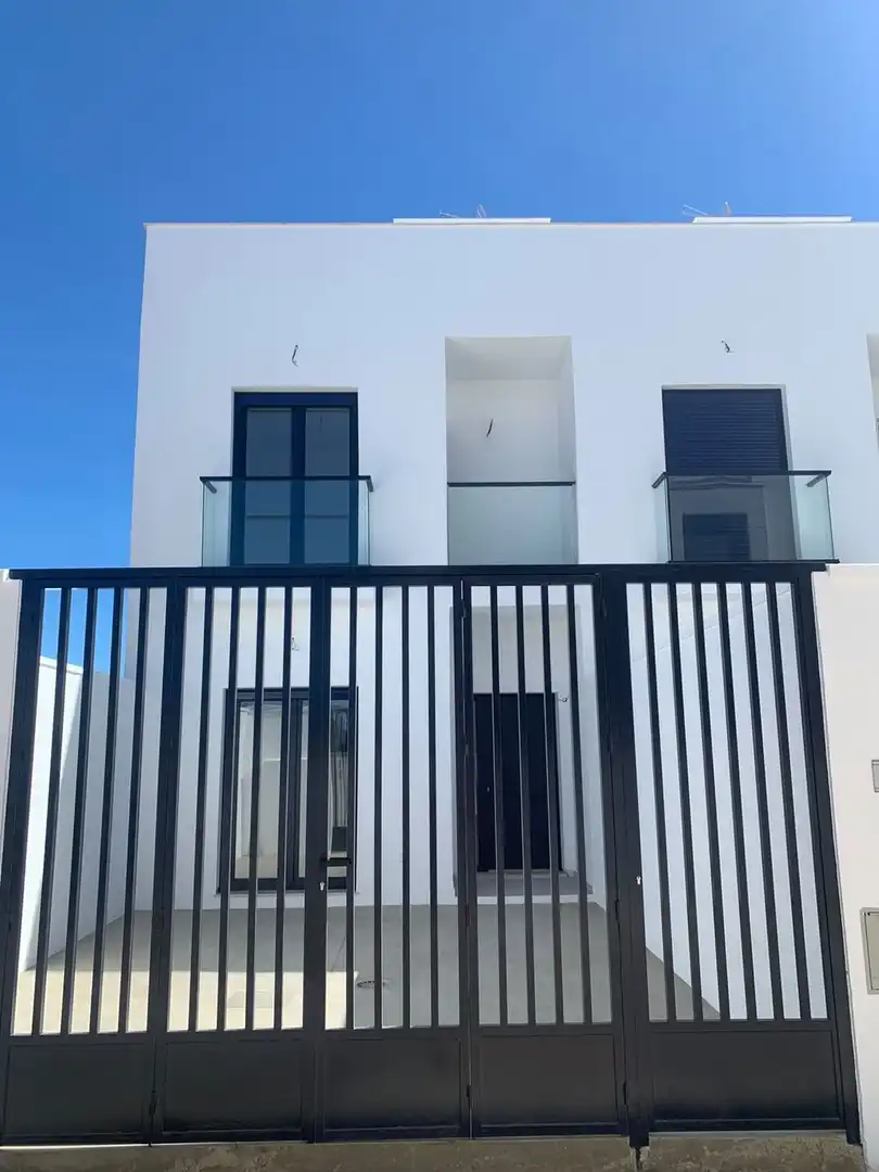 Terraced house with balcony for sale in Barrio BARRIO CANELA, imagen 2