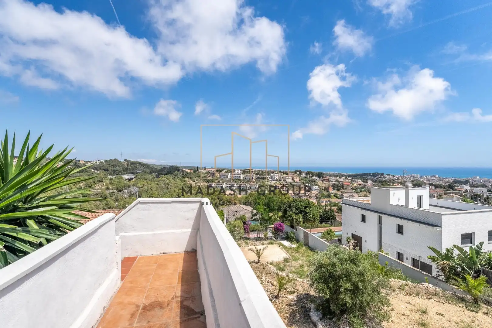 Vista exterior de Casa o xalet en venda en Calafell amb Aire condicionat, Calefacció i Jardí privat