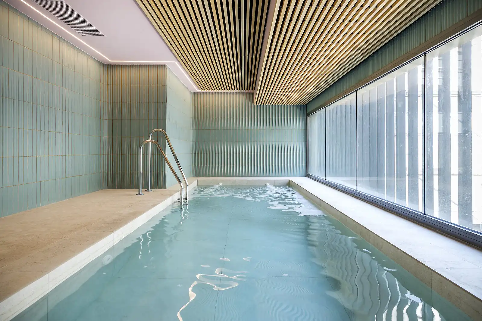 Piscina de Apartament en venda en Barcelona amb Aire condicionat, Jardí privat i Terrassa