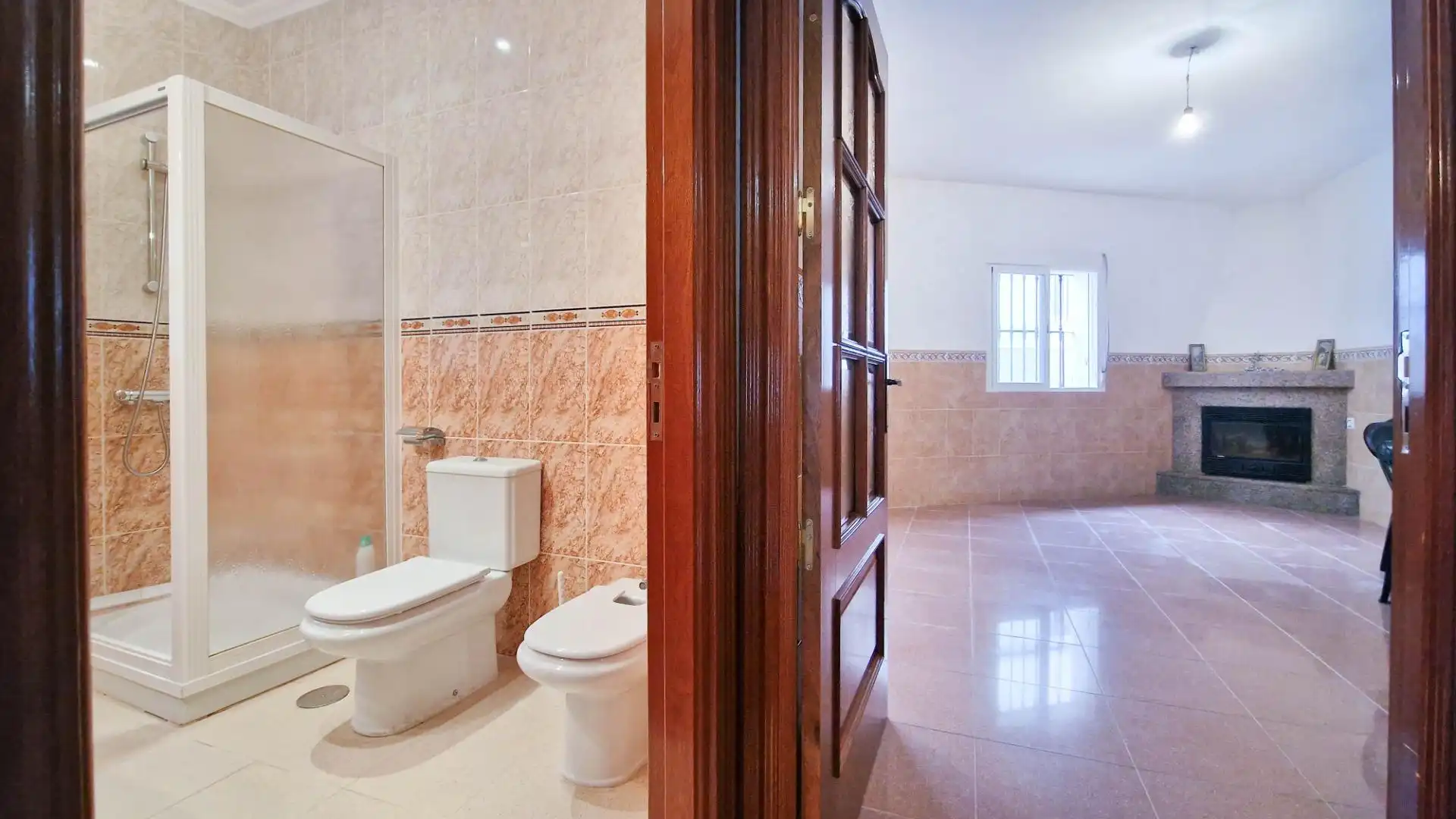 Baño de Casa o chalet en venta en Cheles con Terraza, Trastero y Balcón