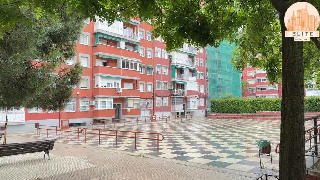Vista exterior de Piso en venta en Alcorcón con Aire acondicionado, Calefacción y Parquet
