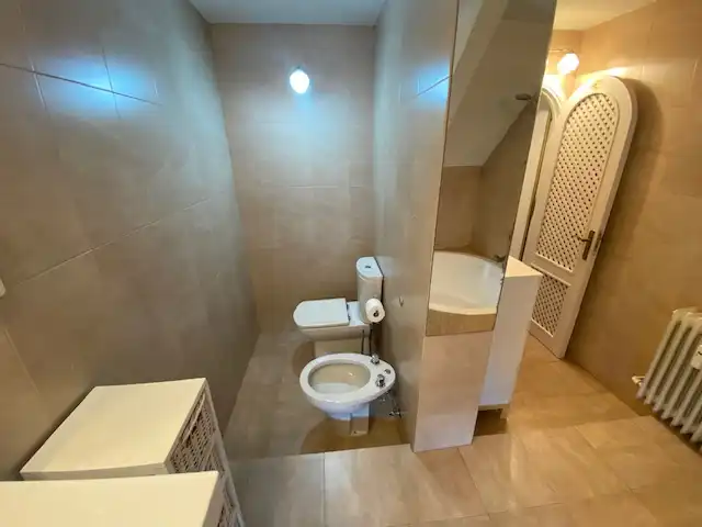 Baño de Ático de alquiler en Madrid con Aire acondicionado, Calefacción y Lavadora