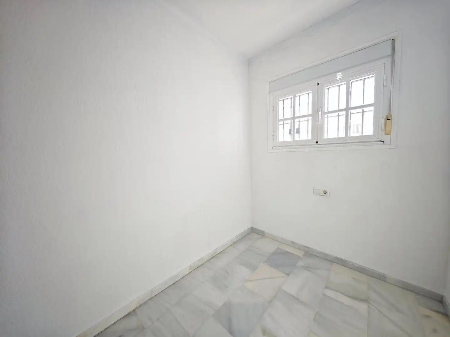 Habitación de Piso en venta en Chiclana de la Frontera con Aire acondicionado y Balcón