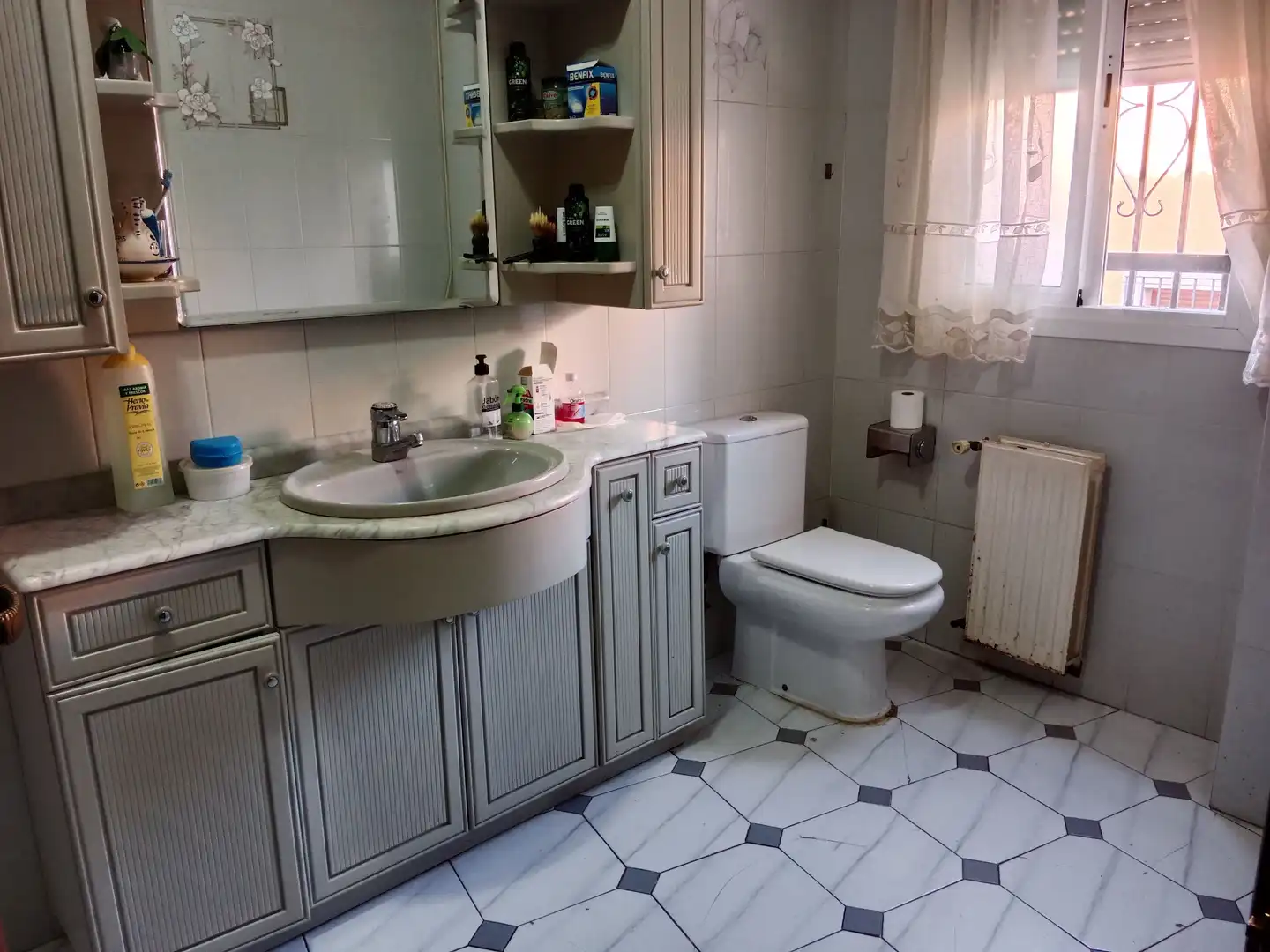 Badezimmer von Einfamilien-Reihenhaus zum Verkauf in Lahiguera mit Klimaanlage, Terrasse und Abstellraum
