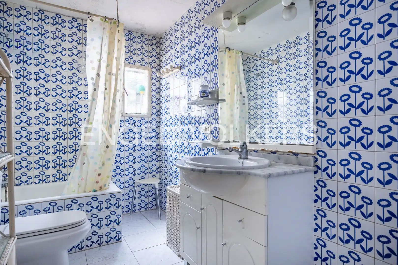 Bathroom of Houses for sale in Sevilla  with Heating, Private garden and Terrace