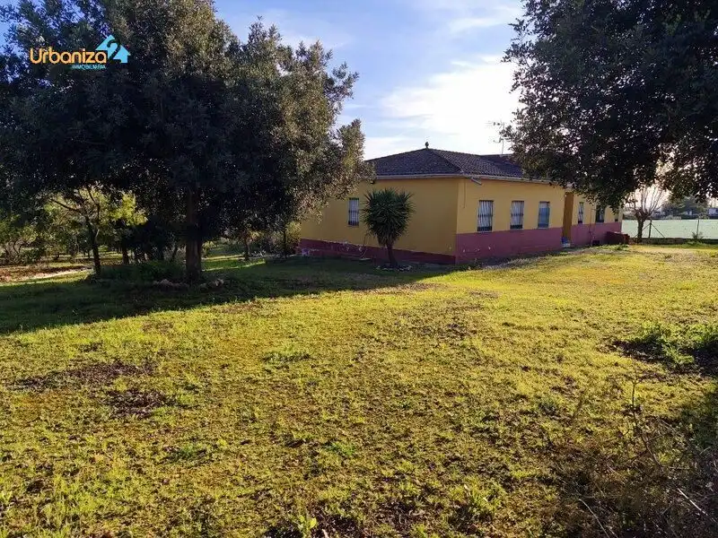Außenansicht von Country house zum Verkauf in Villanueva del Fresno mit Klimaanlage und Alarm