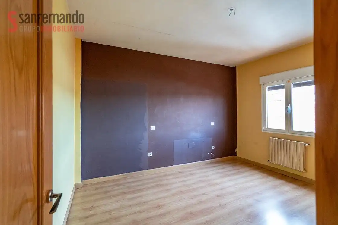 Habitación de Piso en venta en Torrelavega  con Calefacción y Balcón