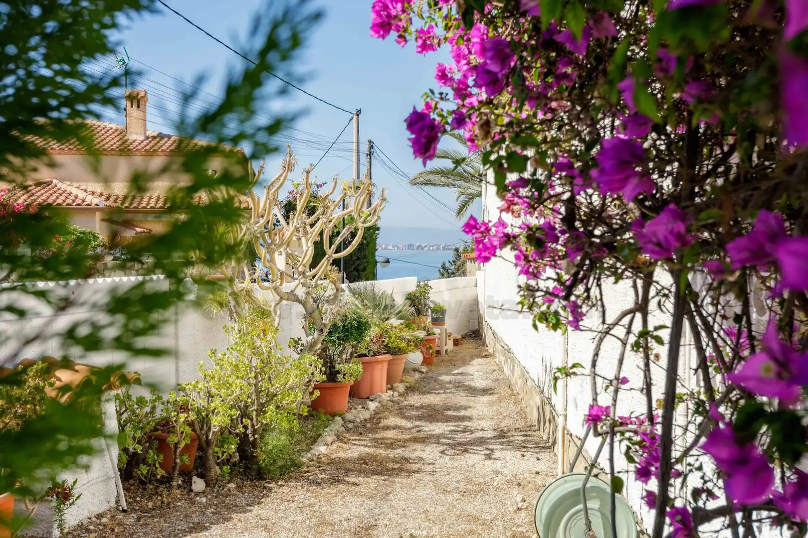 Außenansicht von Haus oder Chalet zum Verkauf in El Campello mit Klimaanlage, Privatgarten und Terrasse