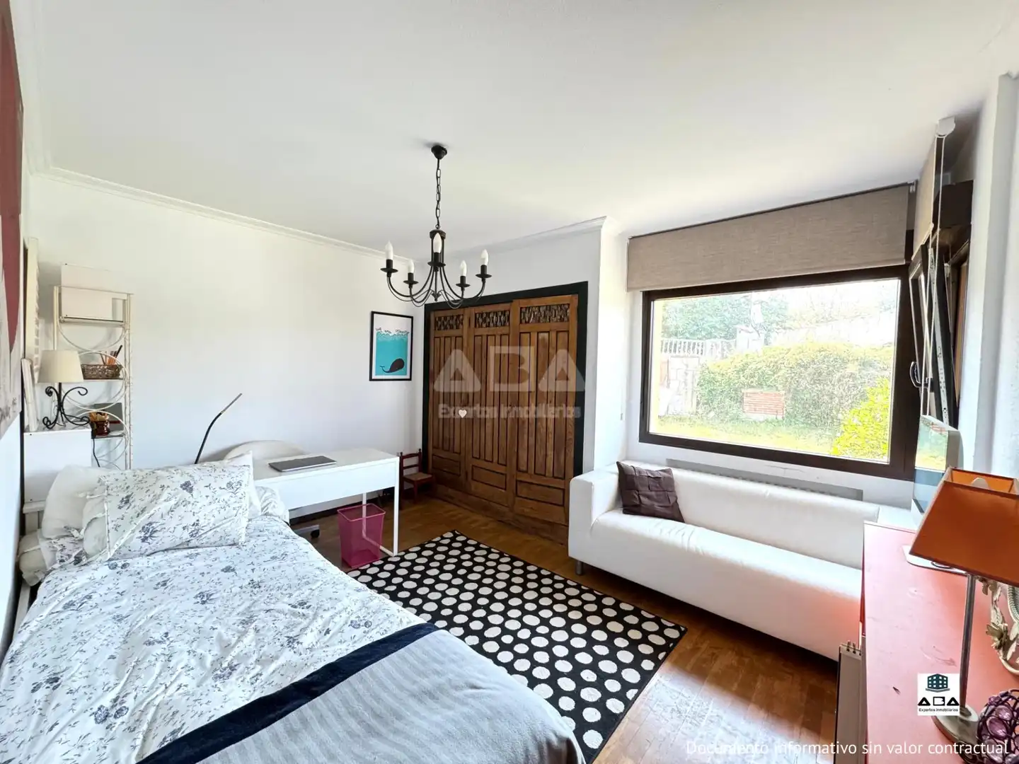 Dormitori de Casa o xalet en venda en Gijón  amb Calefacció, Jardí privat i Traster