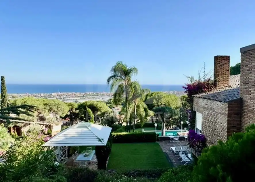 Garden of Houses for sale in Cabrils  with Air Conditioner, Heating and Terrace