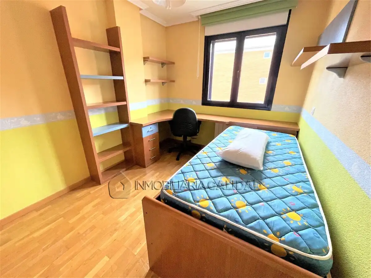 Habitación de Piso de alquiler en Burgos con Calefacción, Trastero y Amueblado