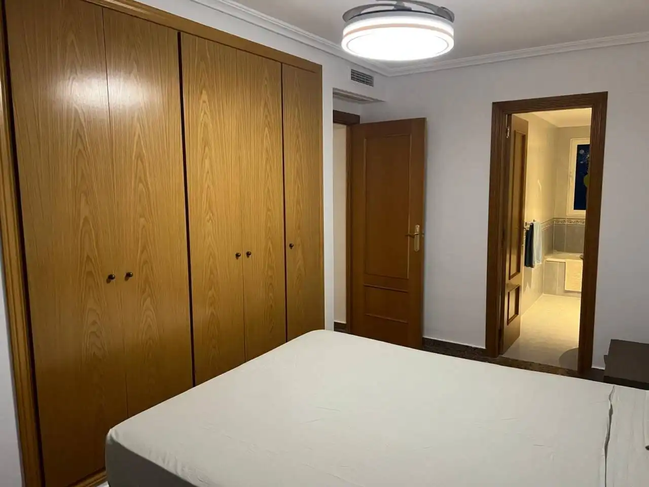 Habitación de Piso de alquiler en Valencia con Aire acondicionado, Calefacción y Amueblado