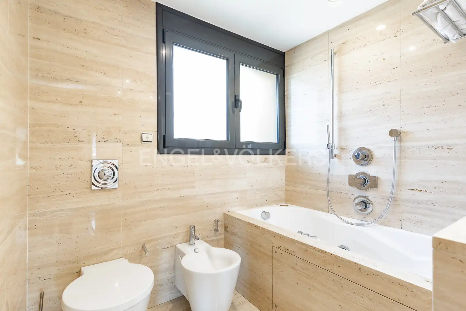 Baño de Casa o chalet en venta en Canovelles con Aire acondicionado, Calefacción y Jardín privado