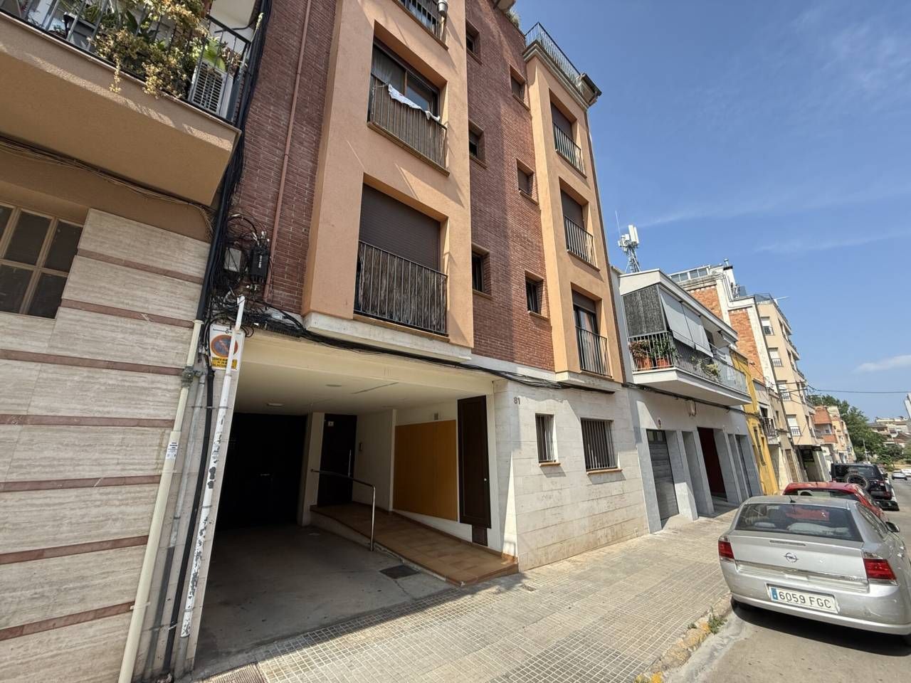 Vista exterior de Pis de lloguer en Terrassa amb Calefacció, Parquet i Moblat