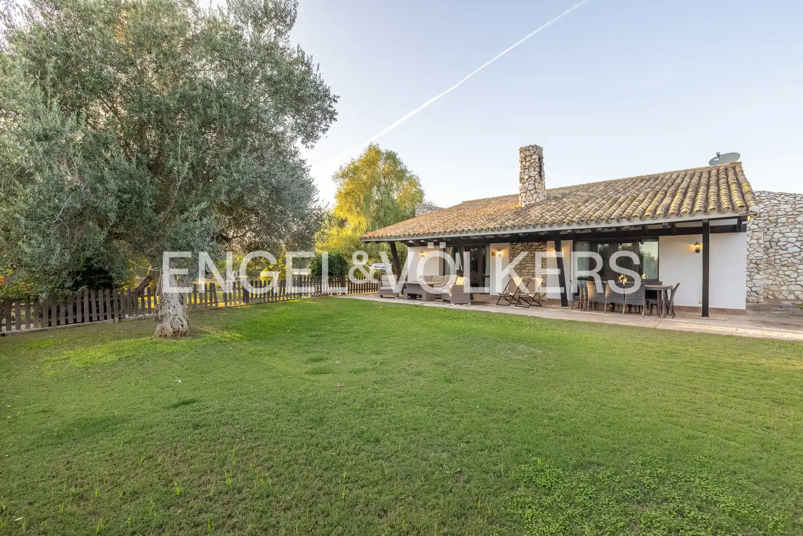 Vista exterior de Finca rústica en venta en La Puebla del Río con Aire acondicionado, Calefacción y Jardín privado