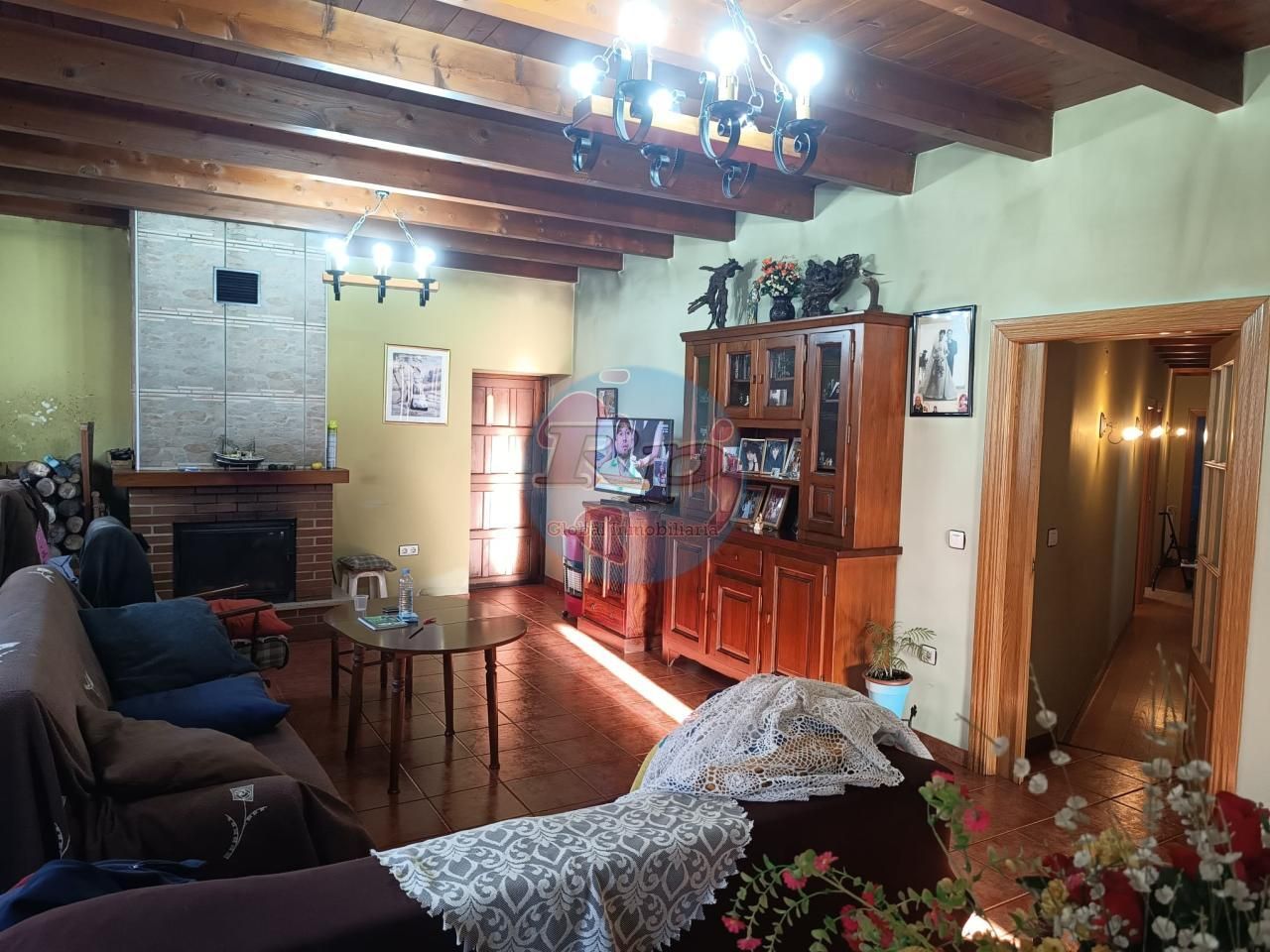 Sala d'estar de Casa o xalet en venda en Villamejil amb Calefacció, Jardí privat i Parquet